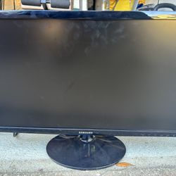 Bulk Computer Equipment Lot – 11 Monitors, 2 Tablets, 4 Keyboards (AS-IS)