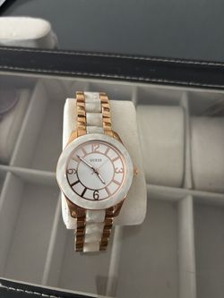 GUESS Women’s Rose Gold & White Watch – Elegant Fashion Watch