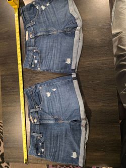 Levi's mid-length denim jean shorts size 29 women's