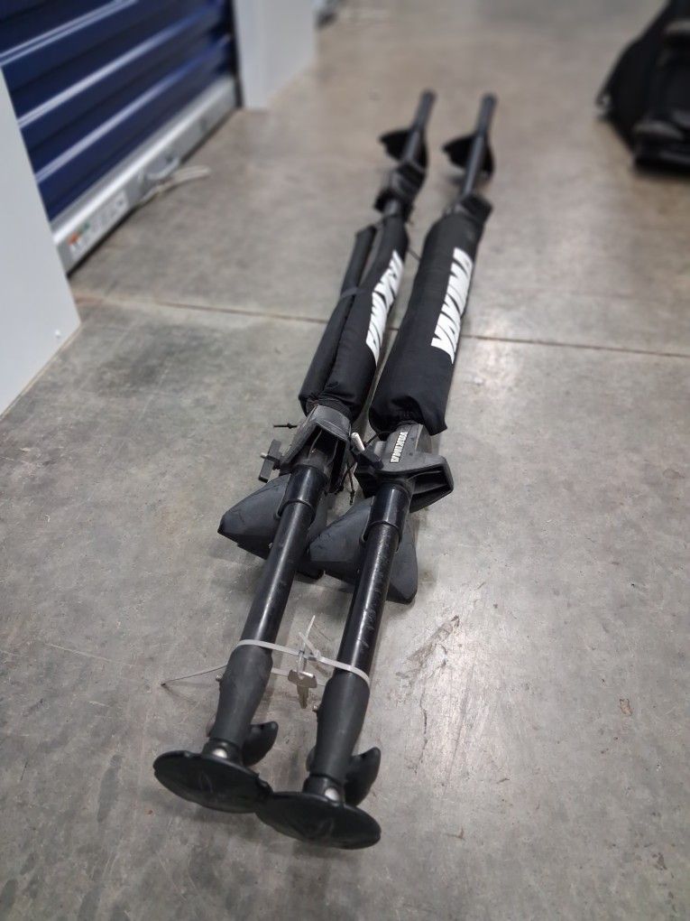 YAKIMA ROOF RACK. WITH 🔑