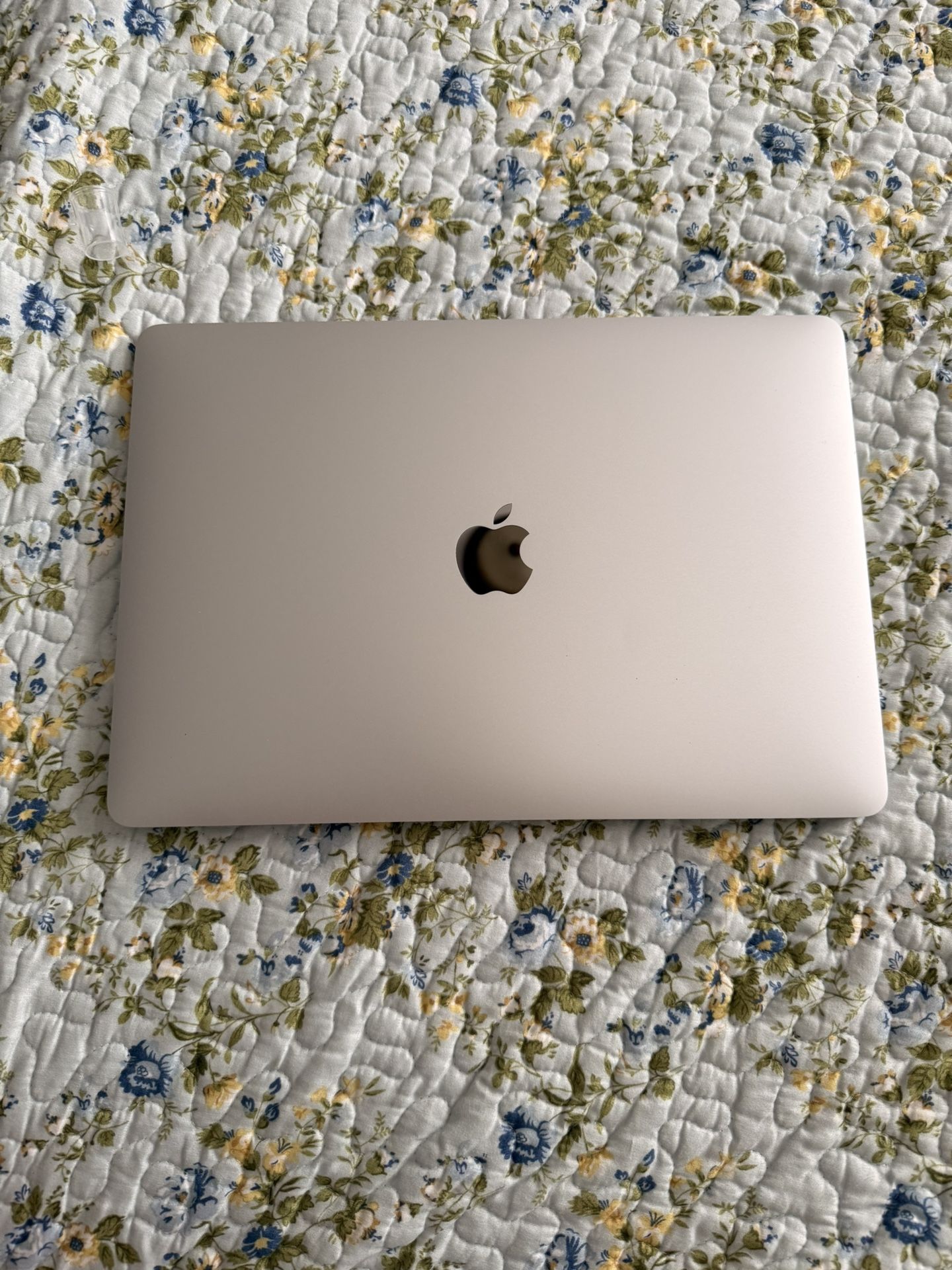 MacBook Air M1 (2020) – 8GB / 256GB – Excellent Condition - WITH BOX