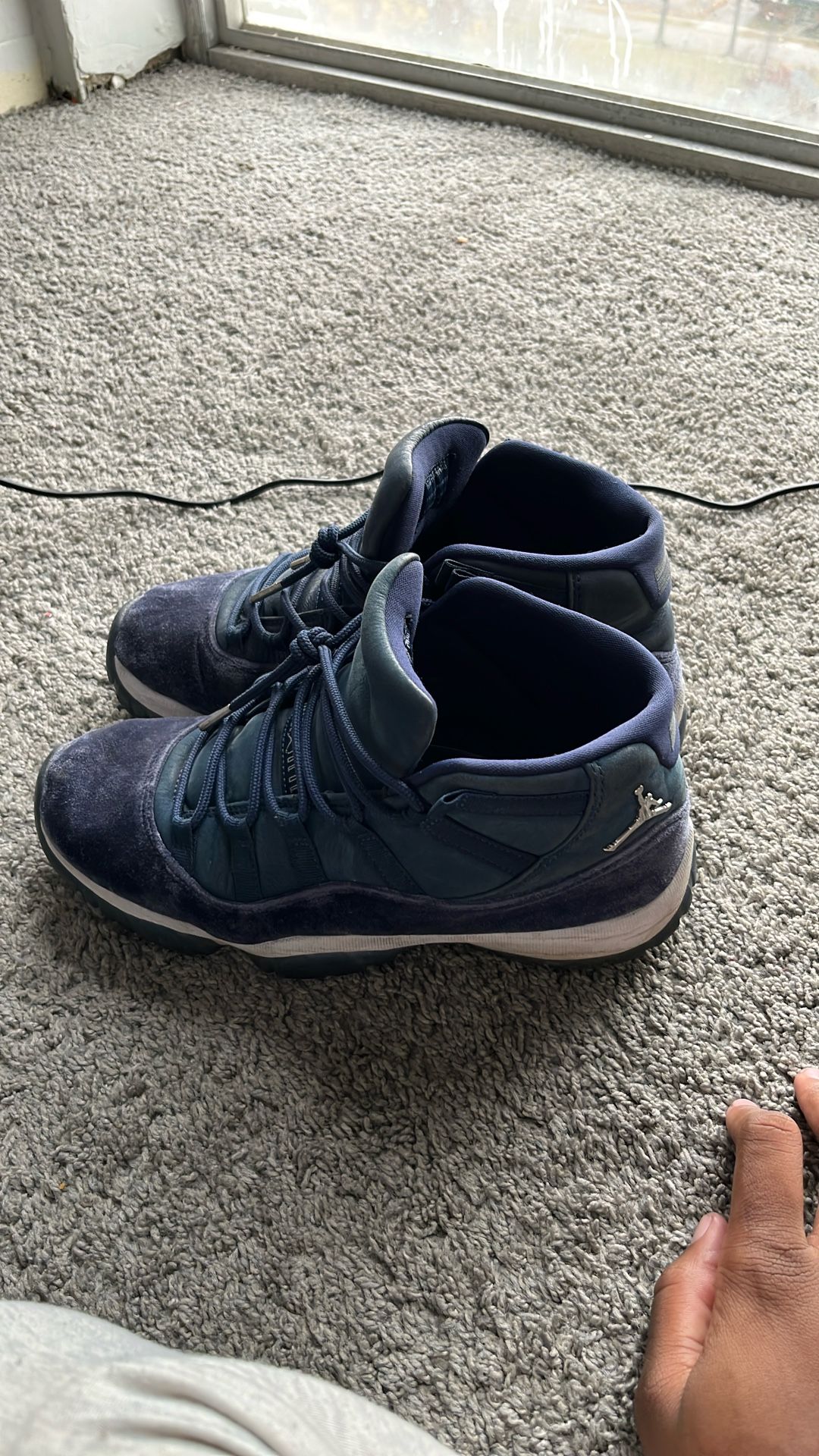 Navy Midnight Jordan 11’s