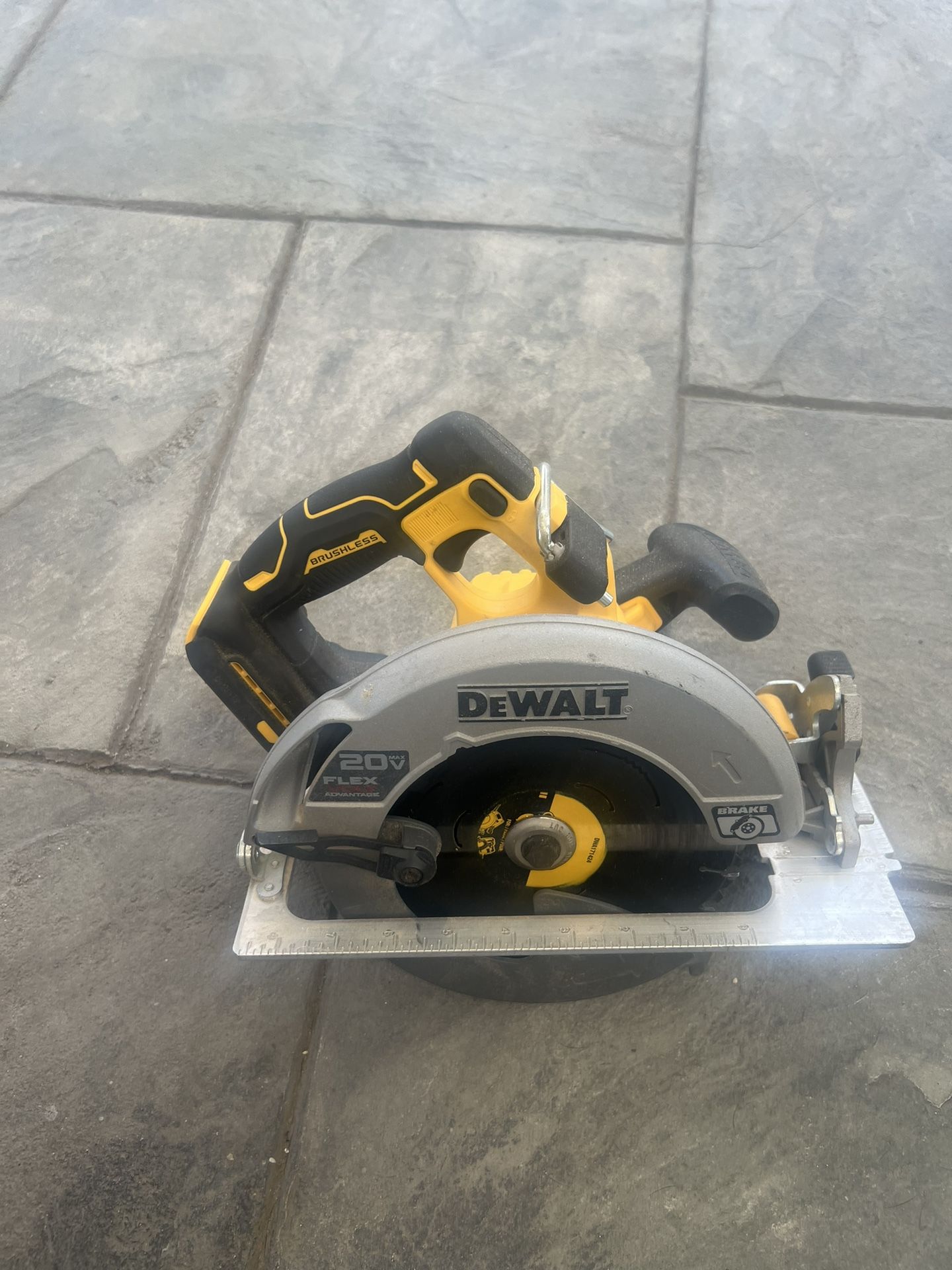 DEWALT 18V CIRCULAR SAW
