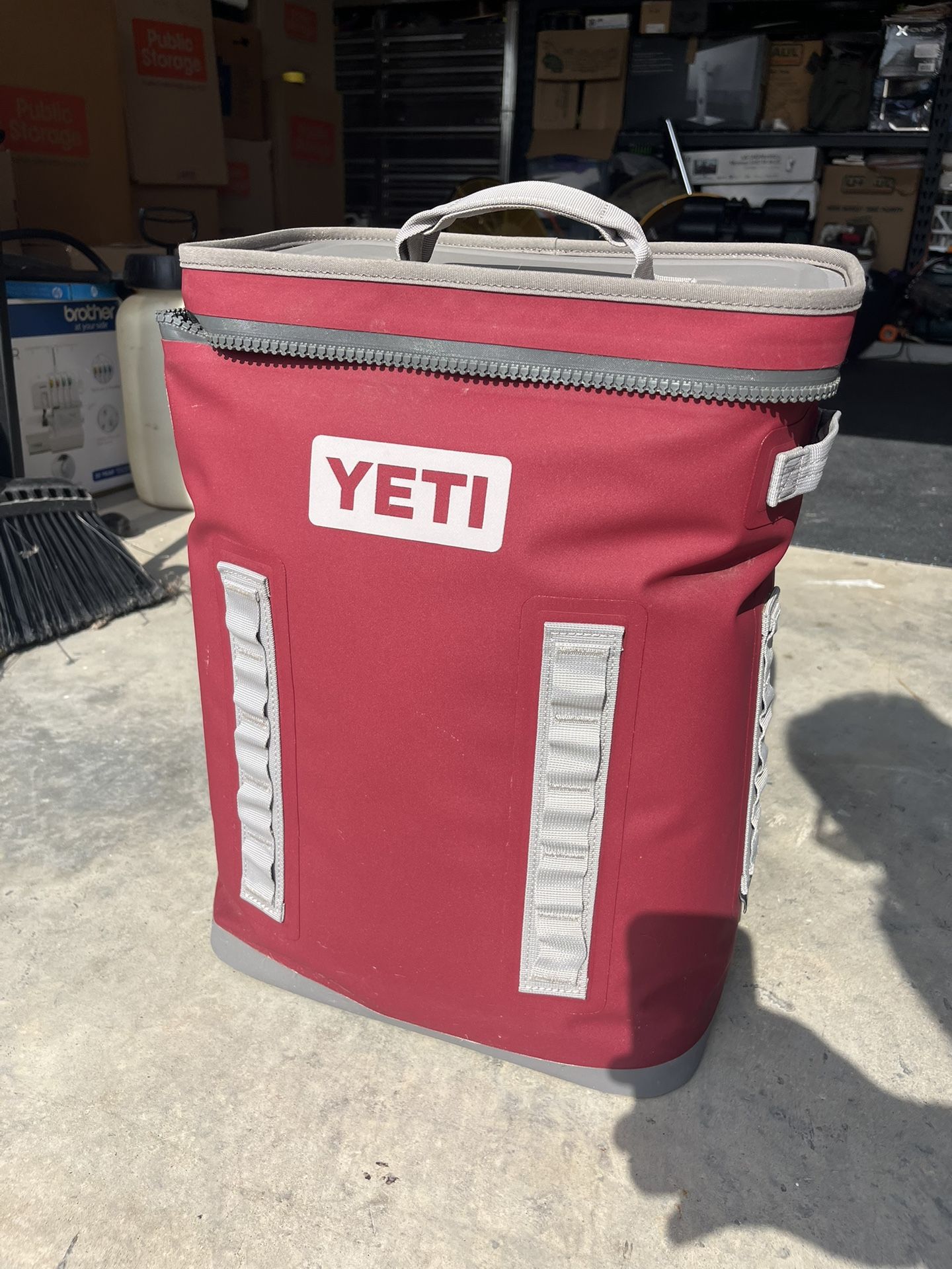 💥YETI Backflip 24 Soft Cooler Backpack - Discontinued - Wine Red Edition