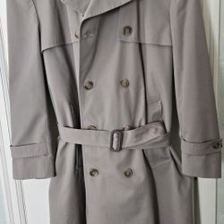 Quality Raincoat With Zip Out Liner