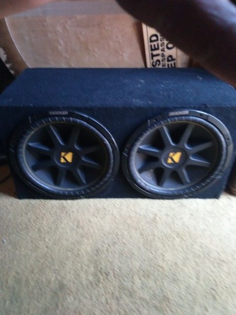 '12 KICKER SUB'S W/ MTX TERMINATOR AMP.