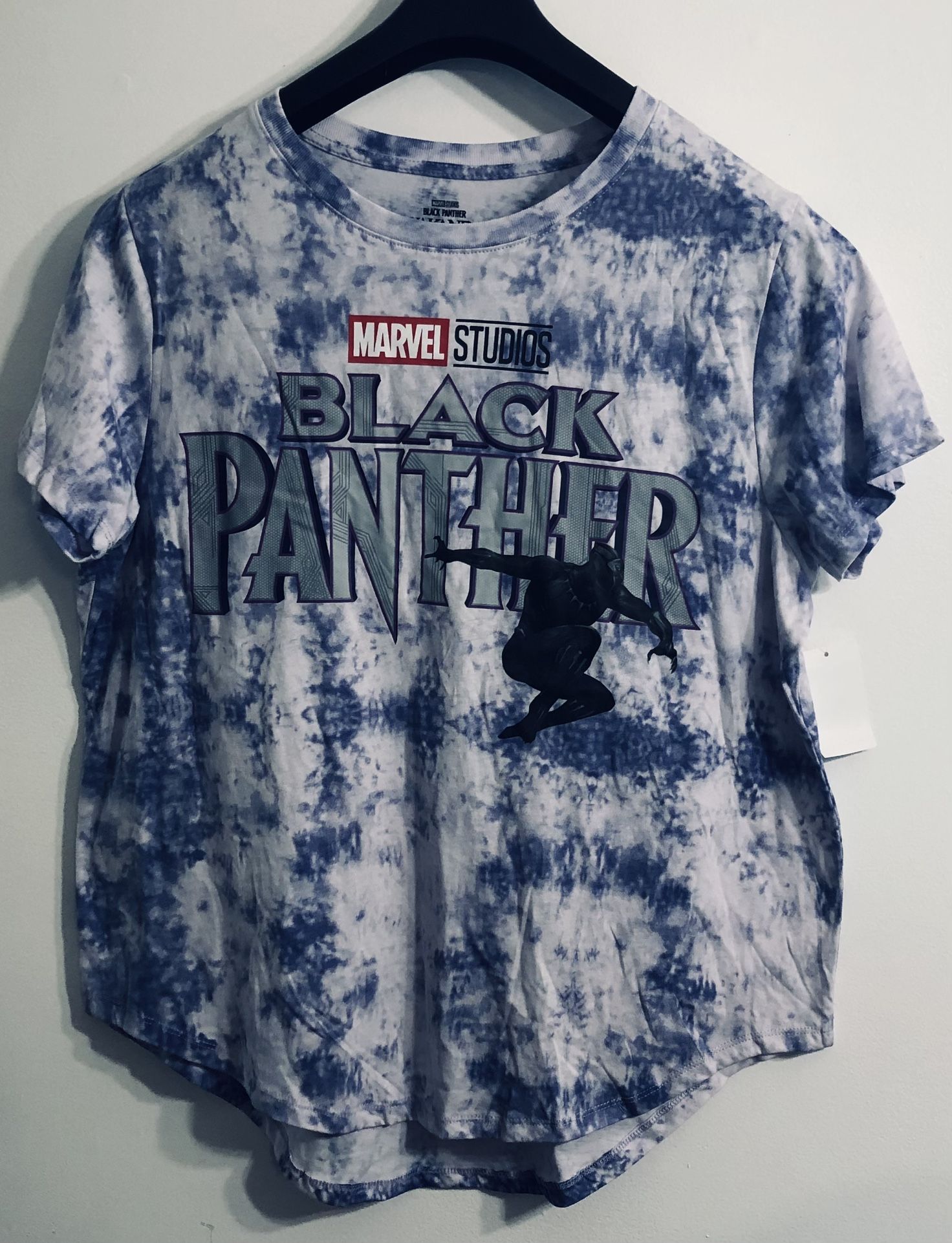 Black Panther women’s shirt panther leap graphic pull over tie dye purple.XXXL