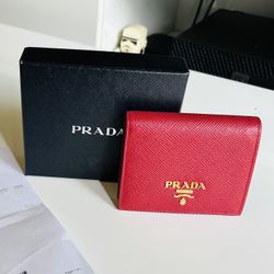 Prada Wallet(athentic)