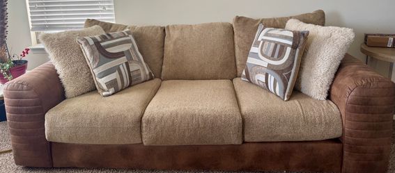 Two-Tone Plush 3-Cushion Sofa with Accent Pillows