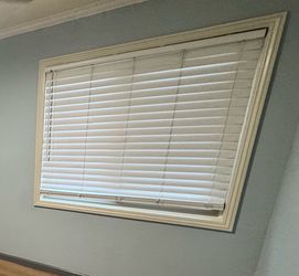 Faux wood cordless horizontal blinds