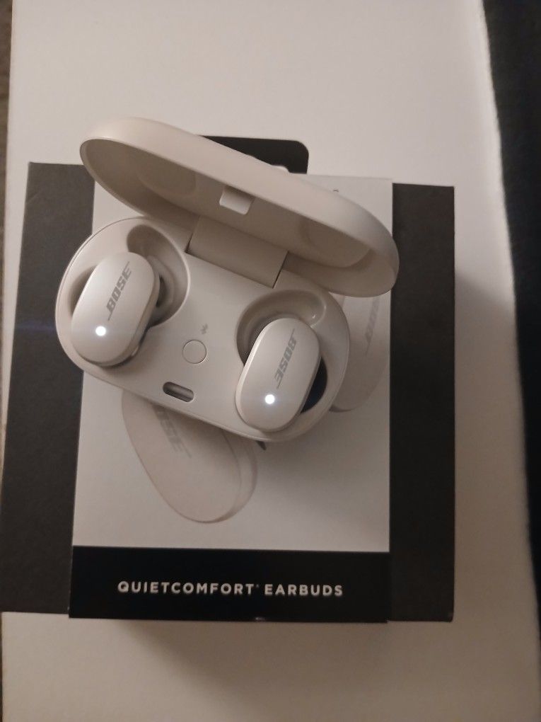 Bose QuietComfort - Auriculares inalámbricos con cancelación de ruido, con control de voz, color blc