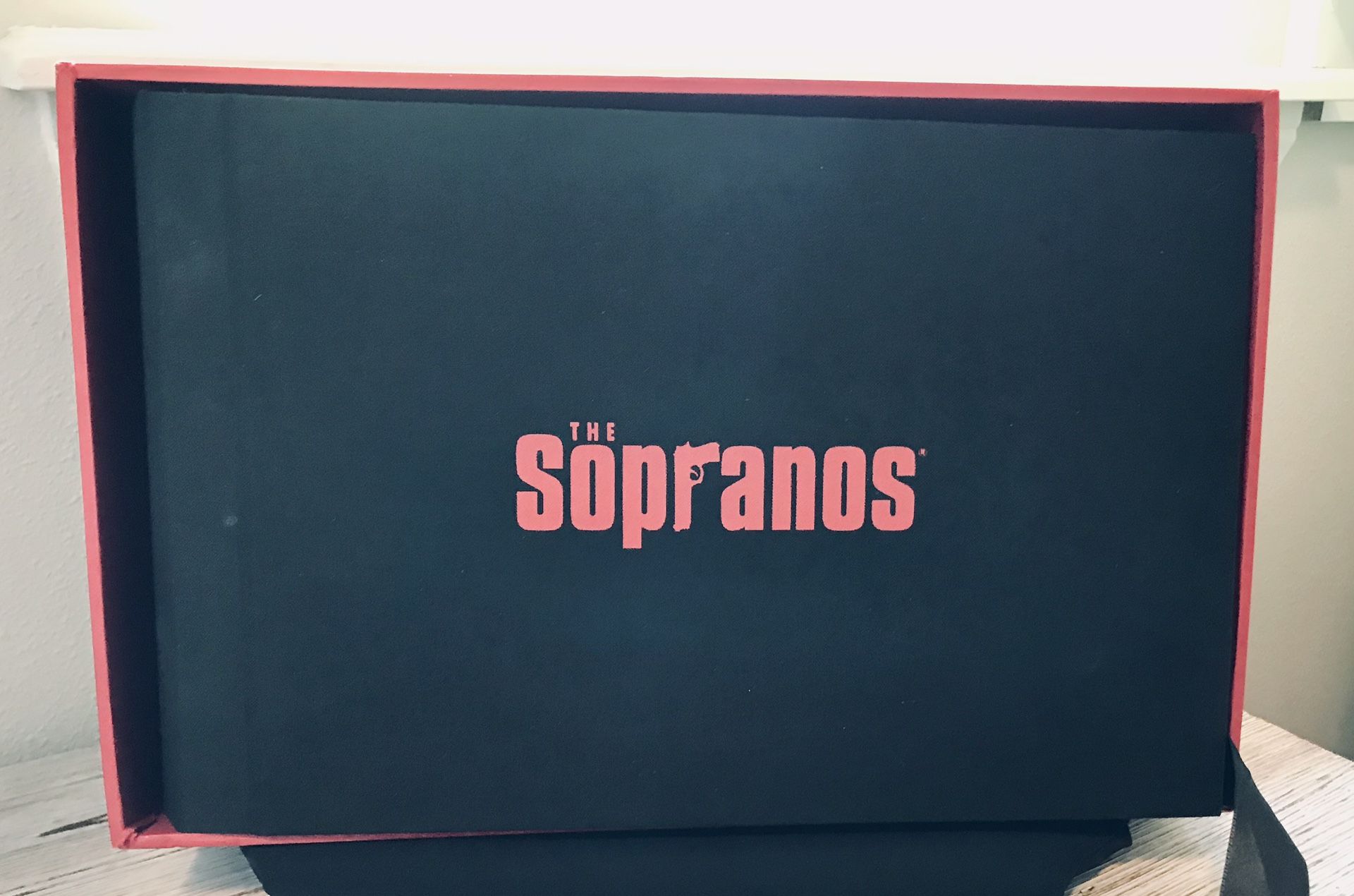 THE SOPRANOS COMPLETE SERIES COLLECTOR'S EDITION, SEASONS 1-6 DVD, 32 DISC SET (missing 1 Soundtrack Disc) Over 3 1/2 hours of Never-Before-Seen Featu