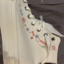 High Top Chuck Taylor , Converse Floral, Platform Size 8