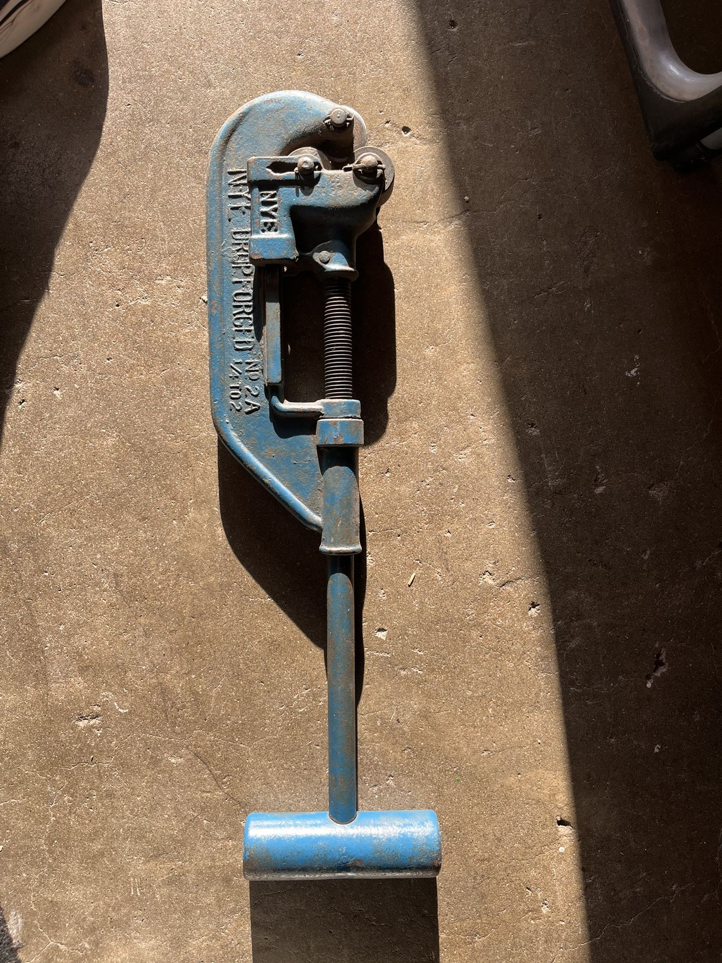 Vintage NYE Pipe Cutter