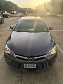 Toyota Camry 2016 — Clean Title.
