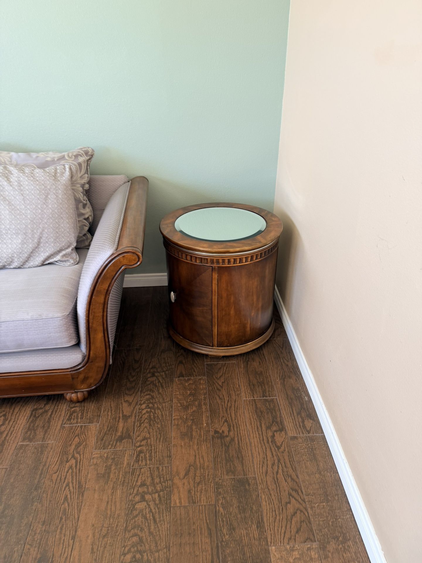 Orient style mini bar Or end table