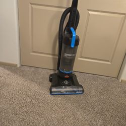 Excellent Condition Bissell PowerForce Helix Upright Bagless Vacuum Cleaner 