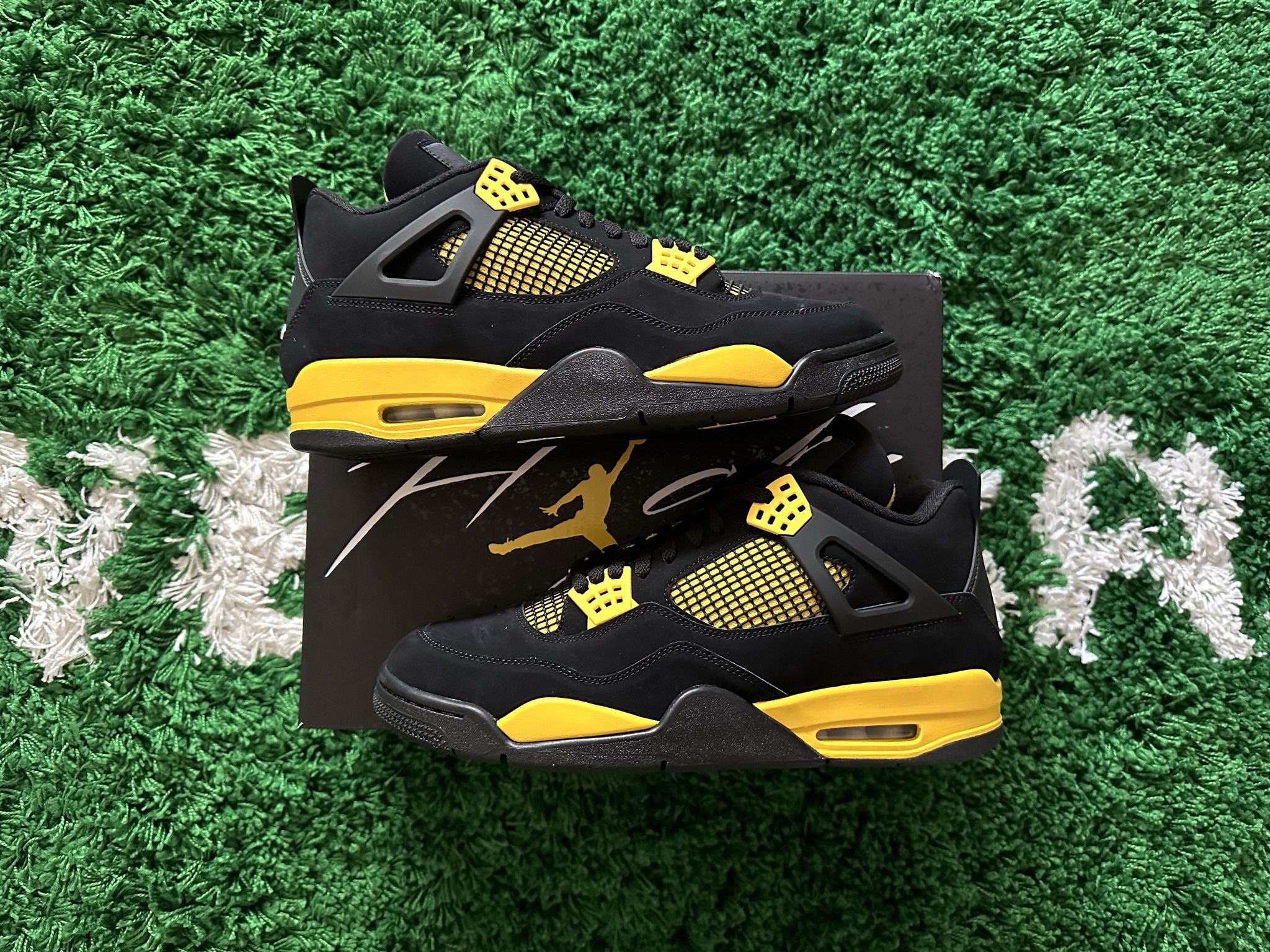 Jordan 4 Retro Thunder 2023 