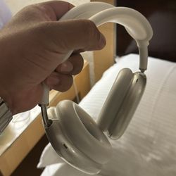 AirPod max Brand New ! 