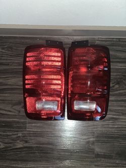 New Ford Expedition tail lights 1997 1998 1999 2000 2001 2002
