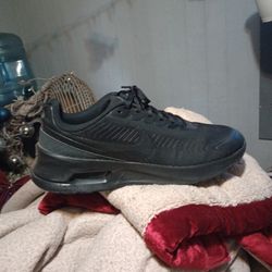 (30$) Men's 13 Nike Air Max Nauxis 