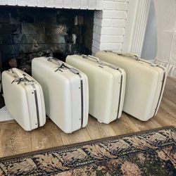 Vintage American  Tourister Luggage Set
