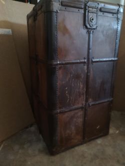 Hartman chest early 19OO