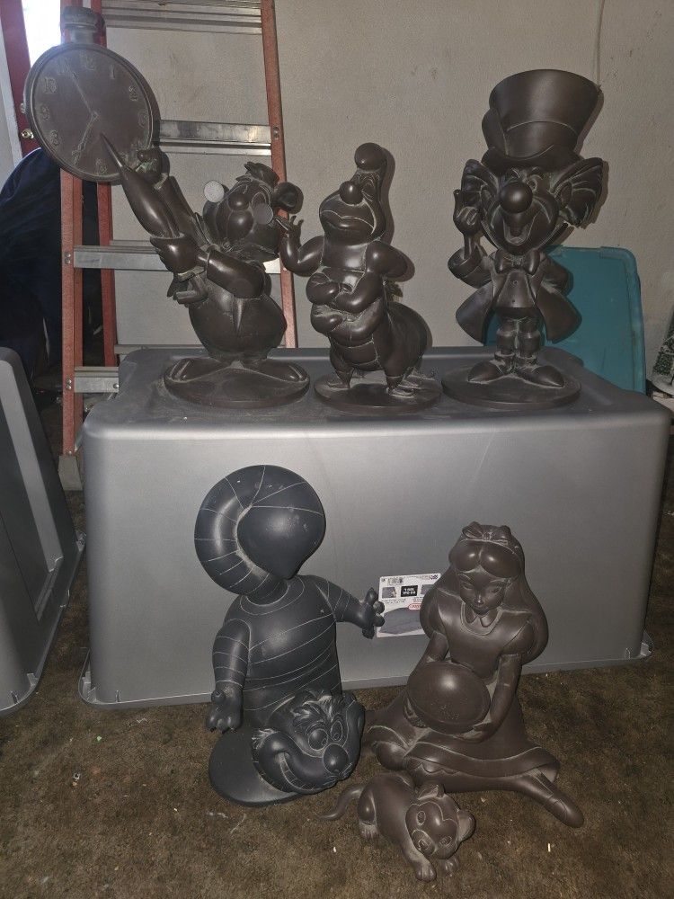 Alice In Wonderland Statues