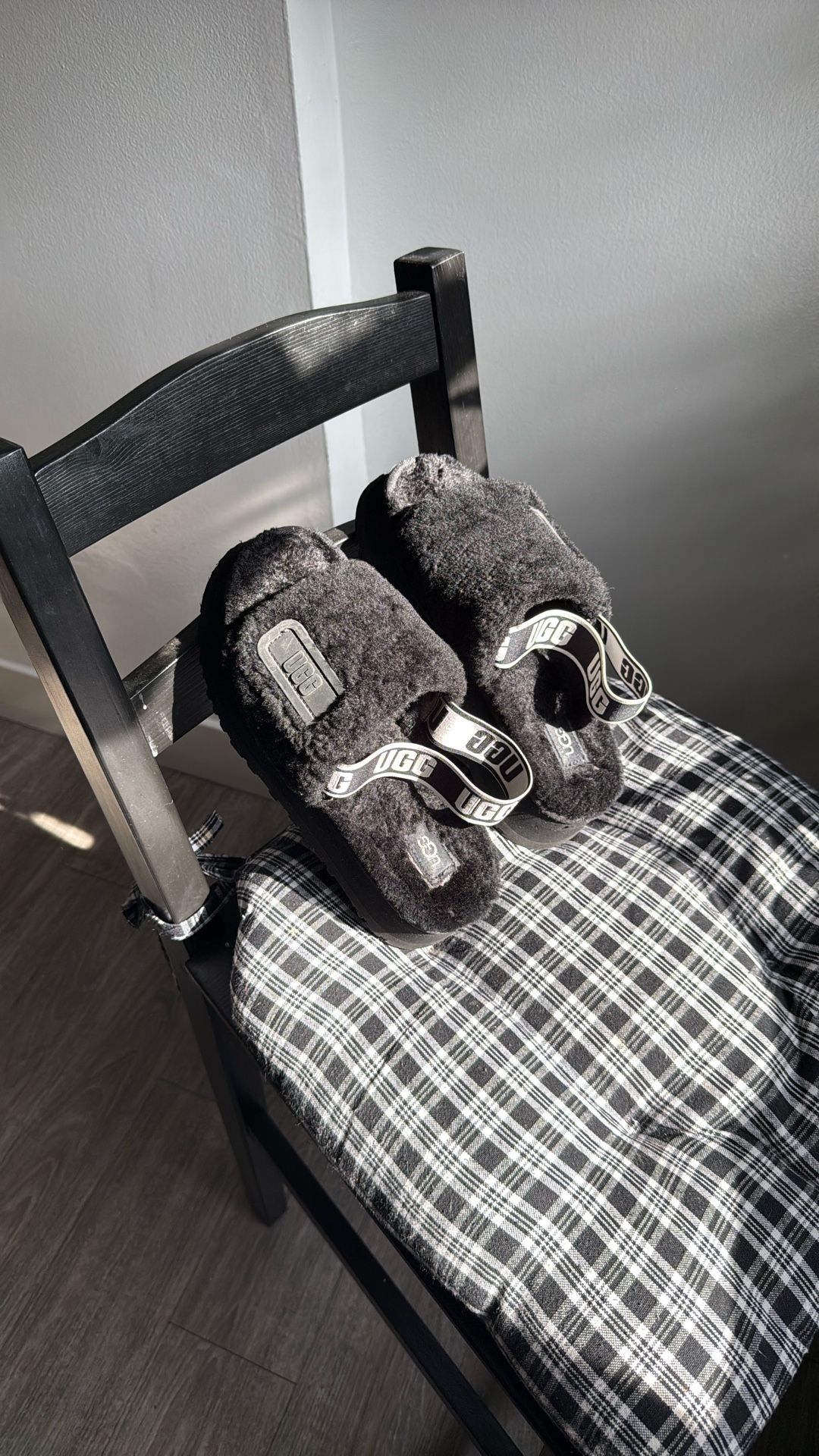 Black Ugg Slippers