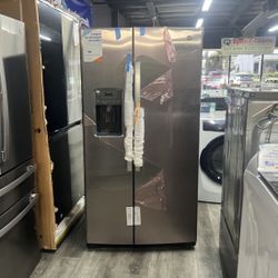 GE Stainless Steel Refrigerator With Water And Ice Dispenser‼️