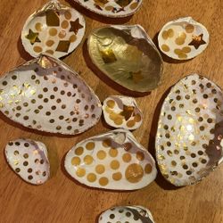 Holiday Decoupage Clam Shells