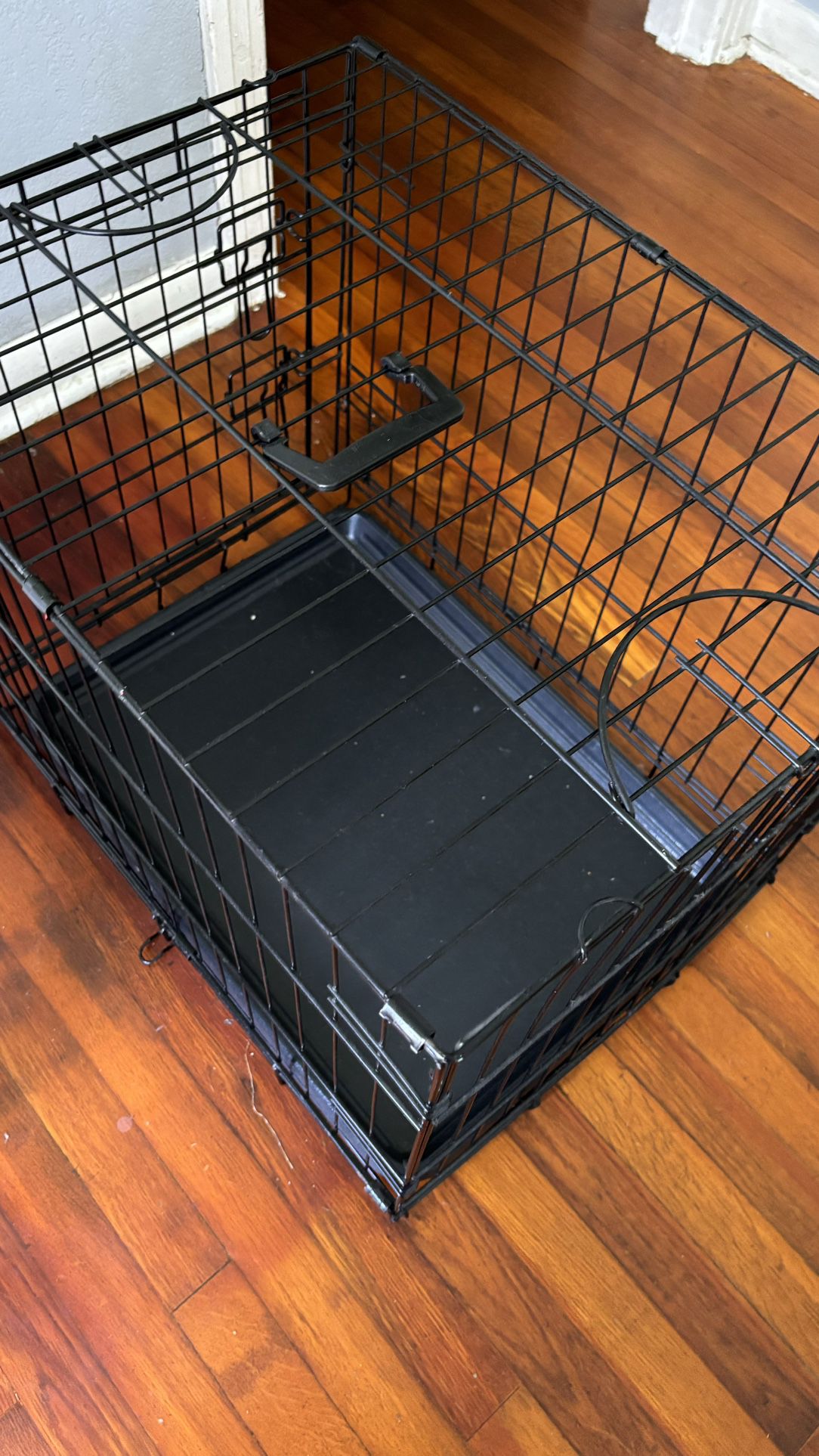 EUC Single Door Dog Crate Carrier Kennel 20 24 18