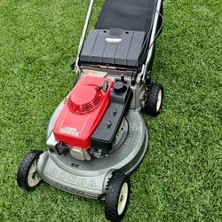 Honda HR 216 Commercial Lawn Mower 