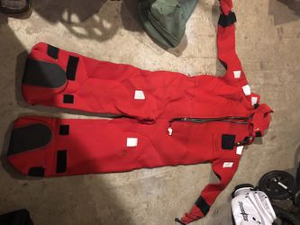 Immersion suit