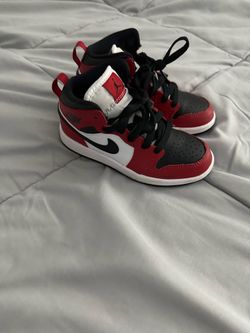 Air Jordan 1 Mid Chicago Black Toe Kids size 12C
