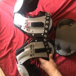 RIDDELL SHOULDER PADS SIZE ADULT SMALL
