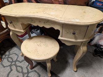 Vintage Vanity With Built In Mirror