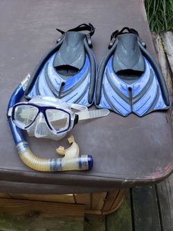 Complete Snorkel Set. Fins Are 17 In Long Size Sm  Or Med.