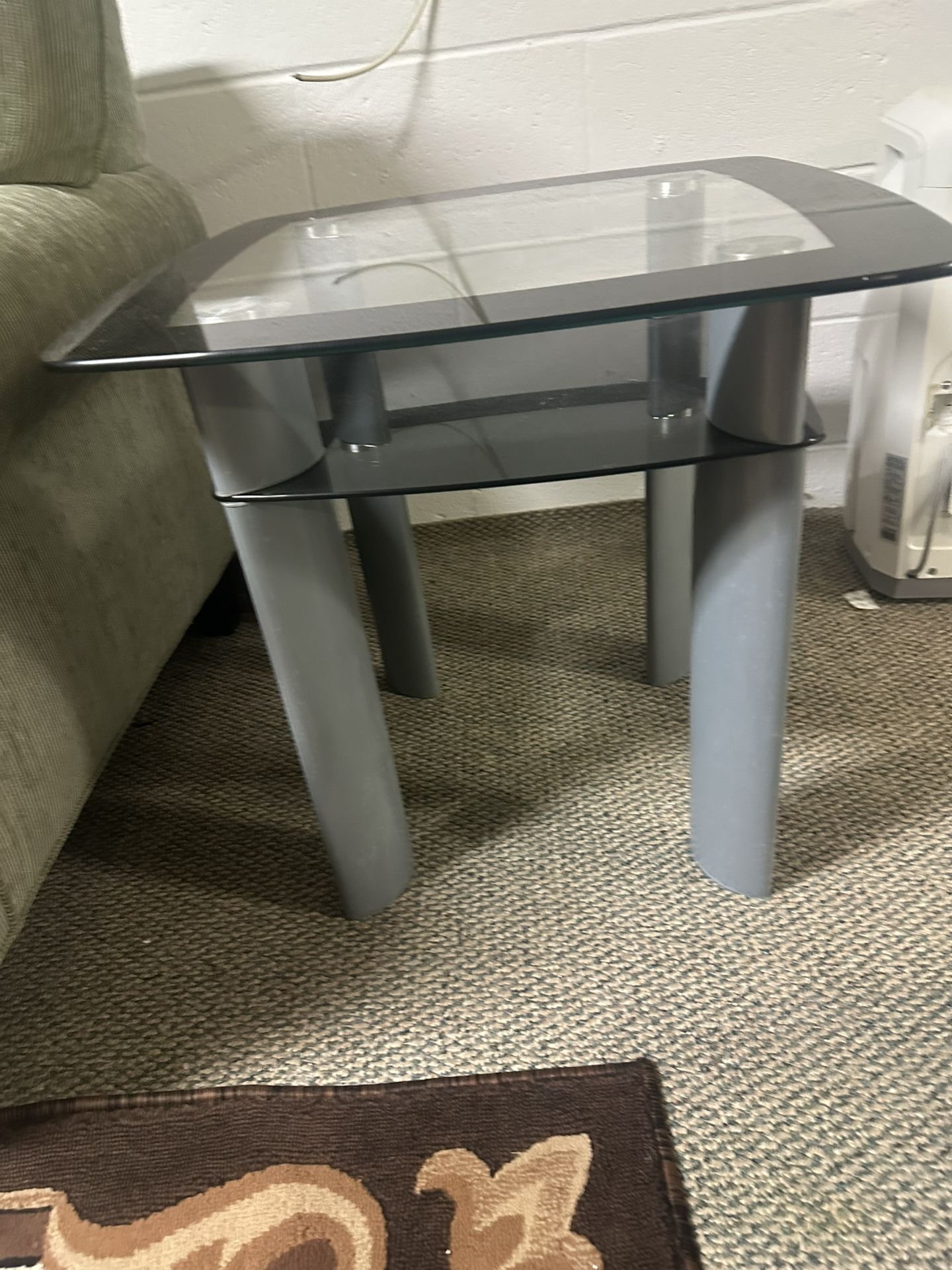 2 Ends Table