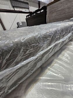 New King firm gel memory foam mattress