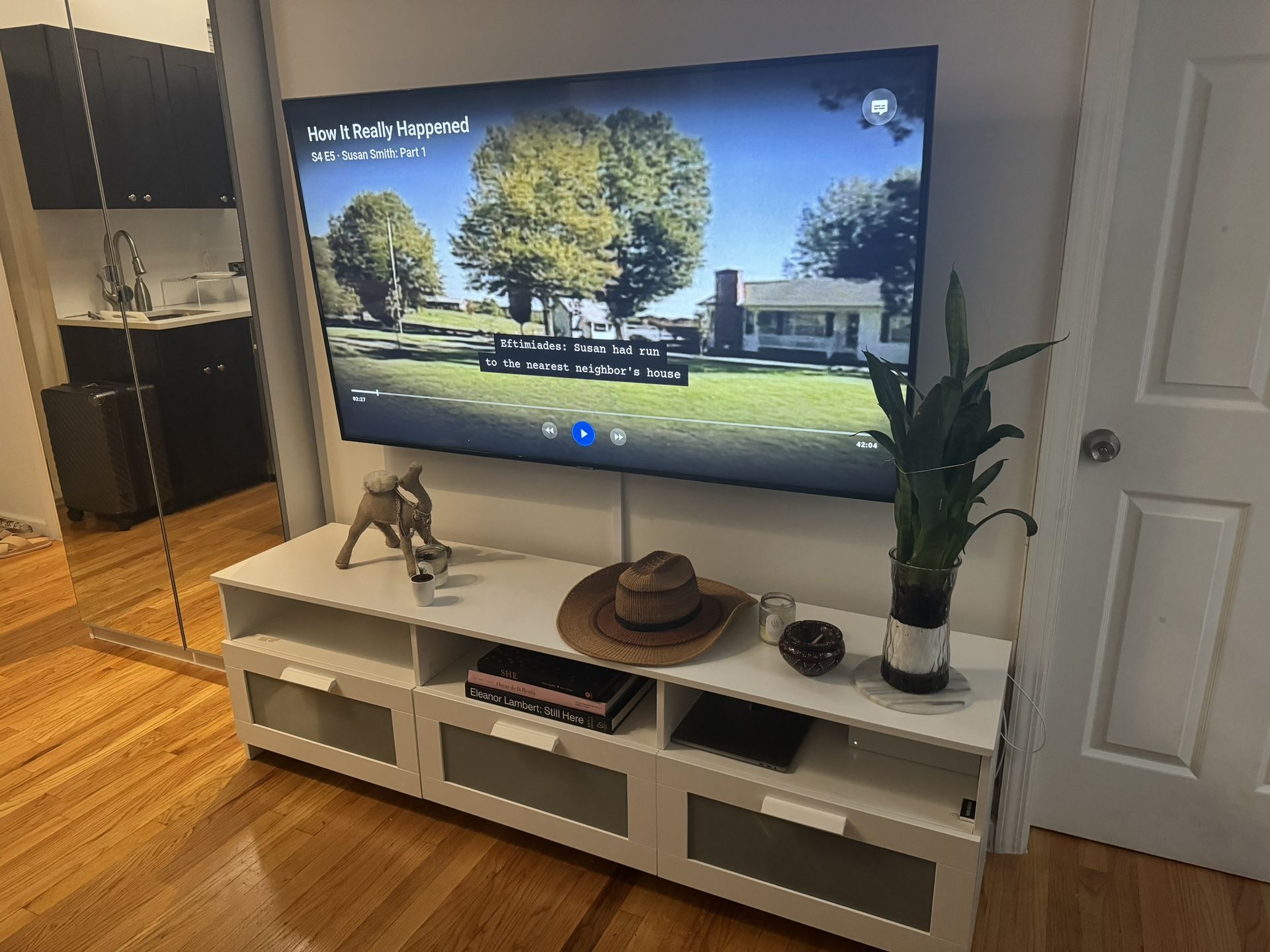samsung smart tv 62 inch UN65NU6070 with all accessories!