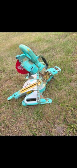 Seven and one quarter inch dual compound mitre saw twenty volt; tool only