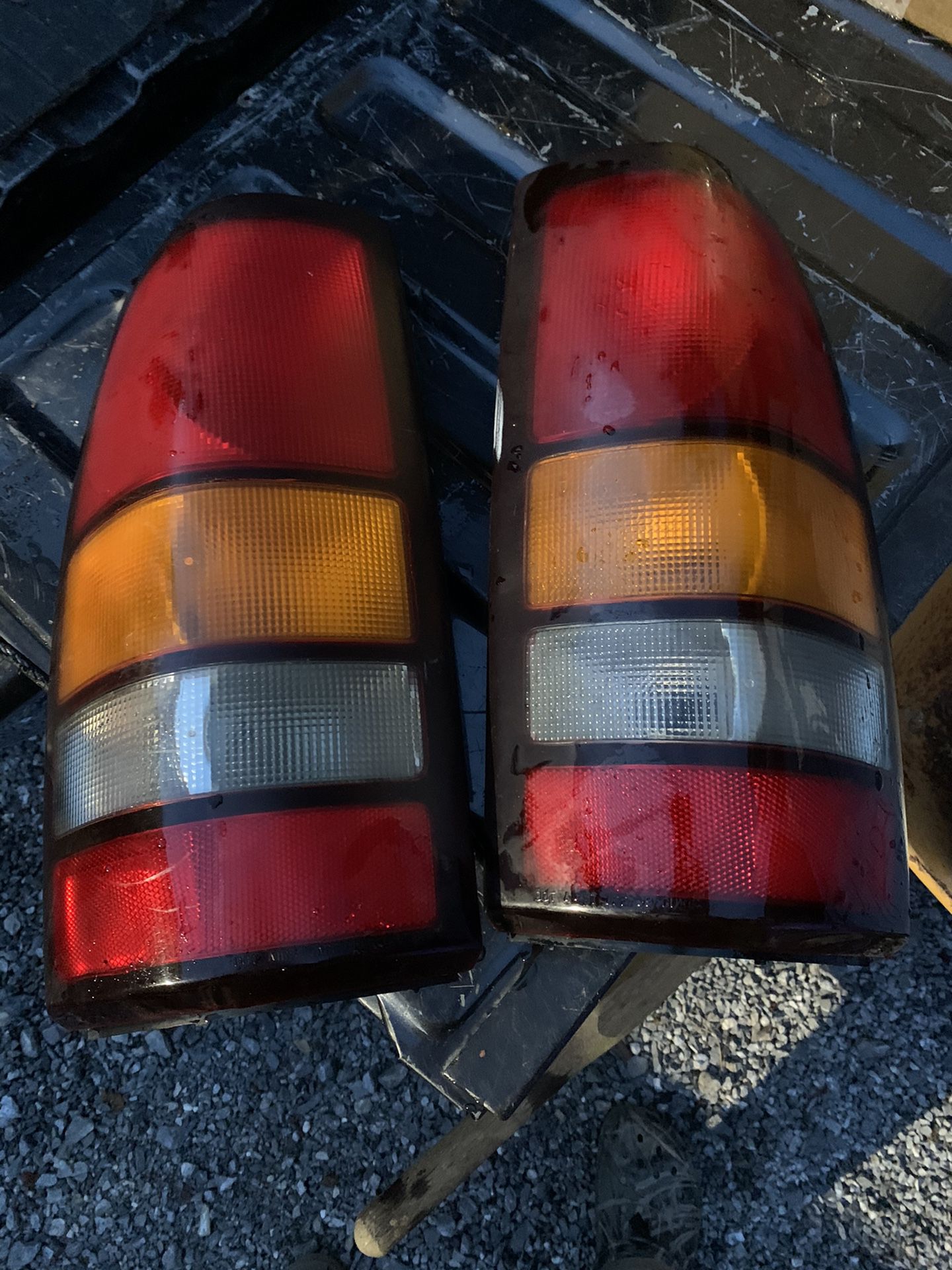 99-05 Gmc Or Chevy Taillights