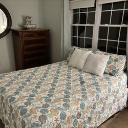 Free Queen Frame Mattress And Box Springs