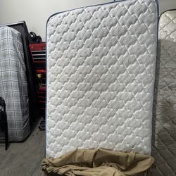 Twin Bunk Beds & Mattresses 