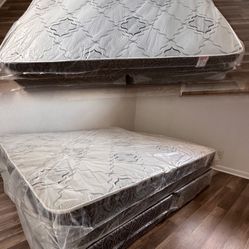 NEW KING SIZE MATTRESS SET AND BOX SPRING-2pcs 