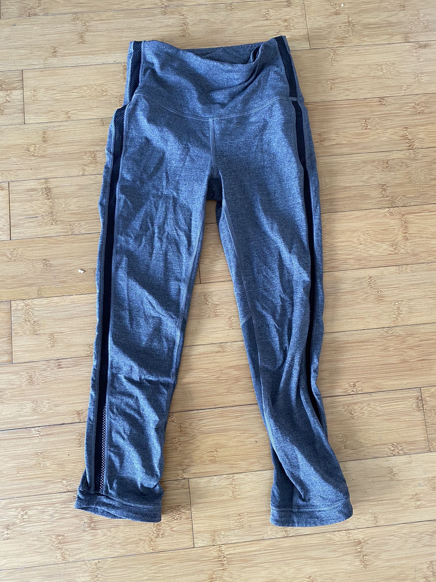 Grey cropped Lulu lemon pants size 2