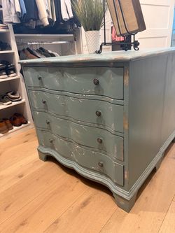 Matching 4 Drawer Nightstands / Dressers