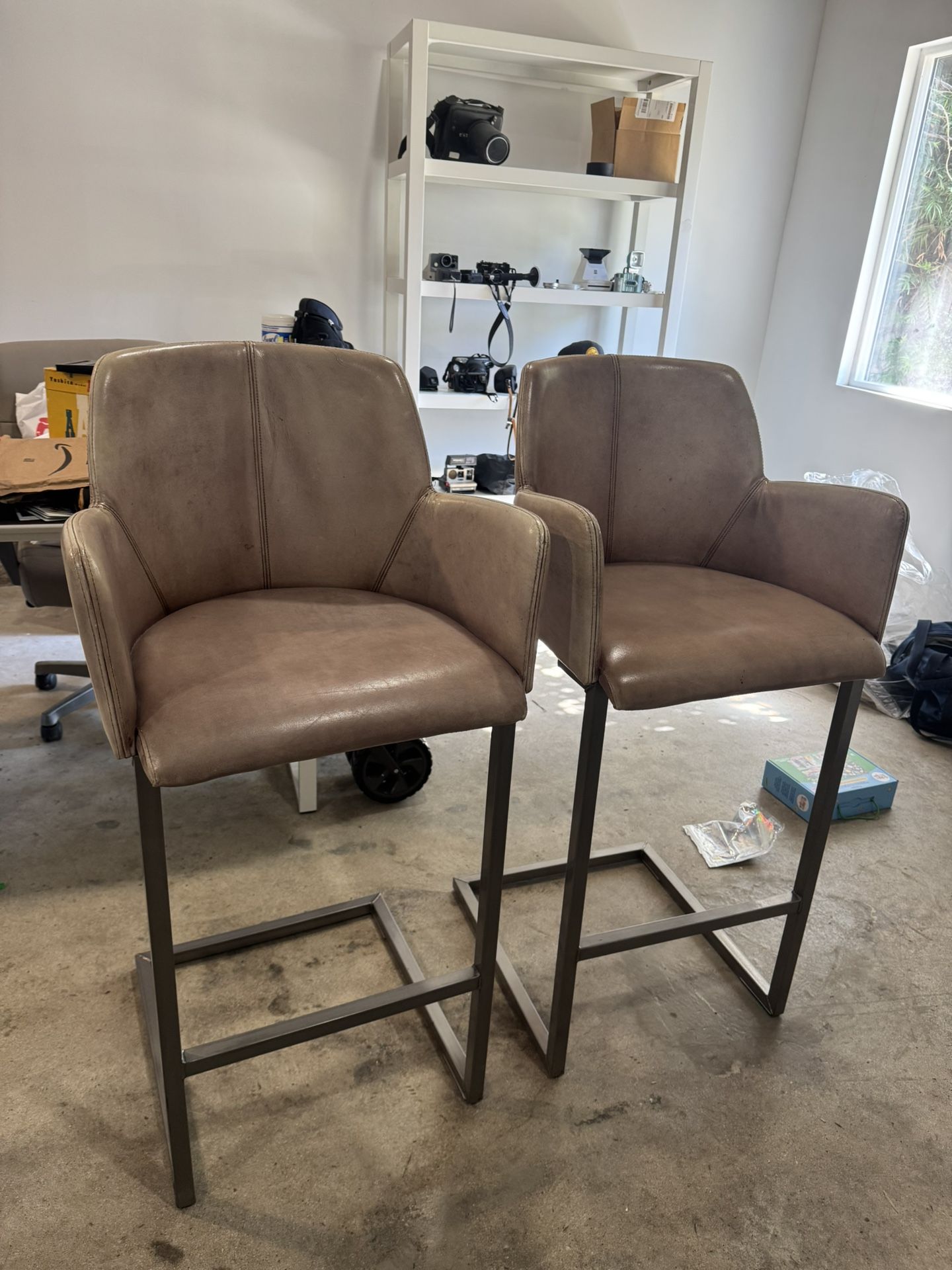 HD butter cup Bar Stools