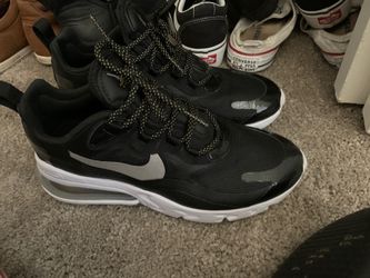 Nike react 270